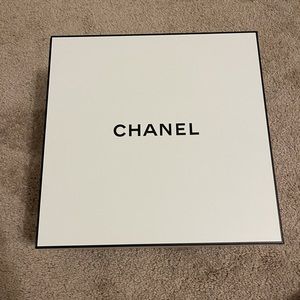 Chanel box (box only)